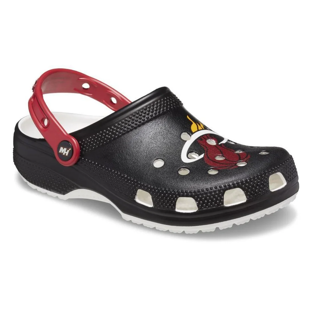-62%OFF Sandália crocs nba miami heat black – Preto Netshoes